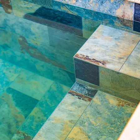 Le Jardin Secret-piscine Balnéo Couverte Chauffée